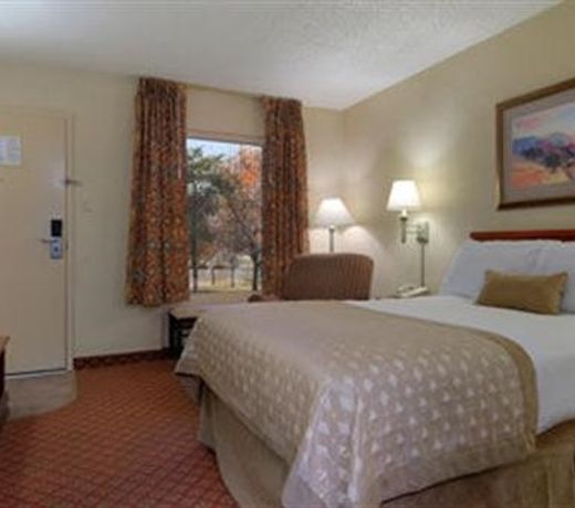 Ramada by Wyndham West Memphis