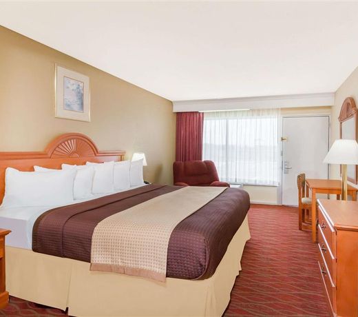 Days Inn by Wyndham Staunton