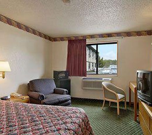 Super 8 by Wyndham Waycross GA