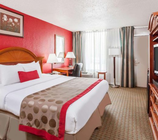 Ramada by Wyndham New Iberia