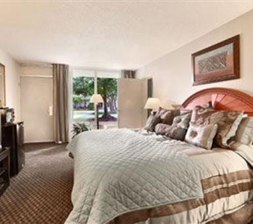 Ramada by Wyndham New Iberia