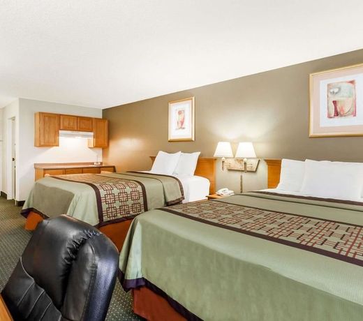 Days Inn & Suites by Wyndham New Iberia