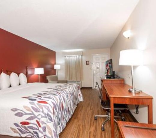 Red Roof Inn & Suites Calhoun