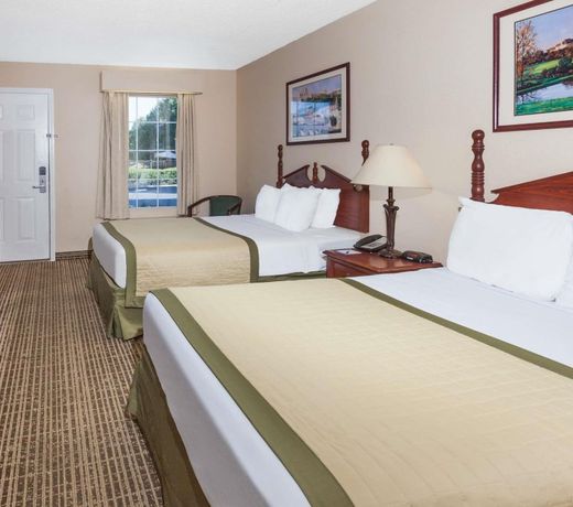 Red Roof Inn & Suites Calhoun