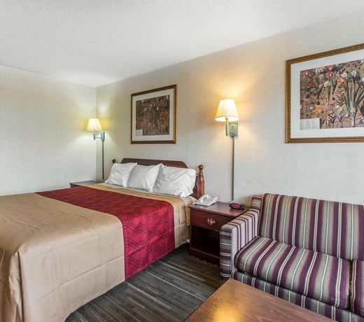 Econo Lodge Calhoun