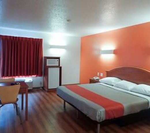 Magnuson Hotel Camelot