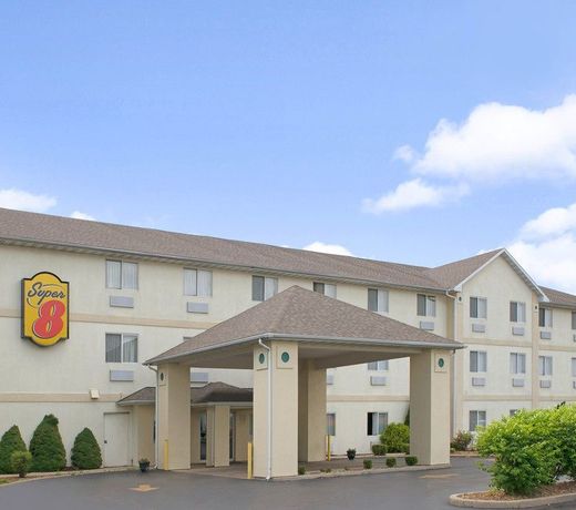 Super 8 by Wyndham Pontoon Beach IL/St. Louis MO Area
