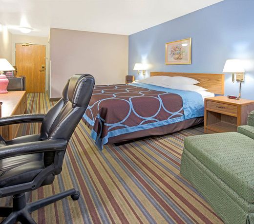 Super 8 by Wyndham Pontoon Beach IL/St. Louis MO Area