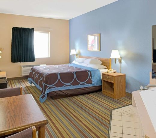 Super 8 by Wyndham Pontoon Beach IL/St. Louis MO Area