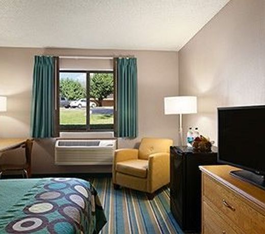 Super 8 by Wyndham Batesville