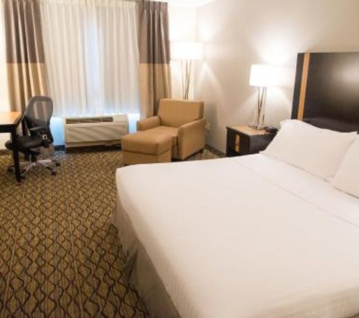 Holiday Inn Express Hotel & Suites Chanhassen, an IHG Hotel