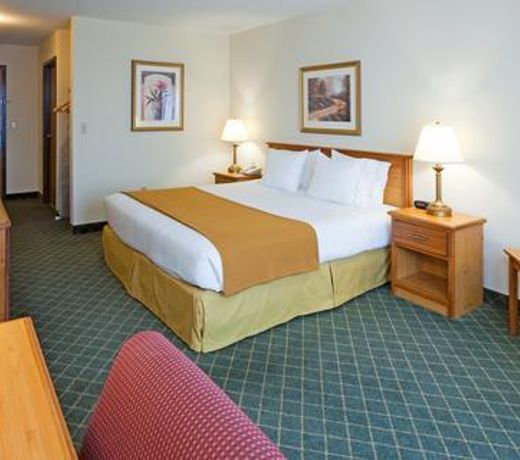 Holiday Inn Express Hotel & Suites Chanhassen, an IHG Hotel