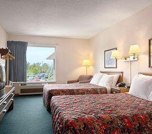 Days Inn by Wyndham Cadillac