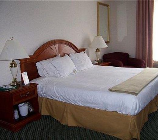 Holiday Inn Express Hotel & Suites Cadillac, an IHG Hotel