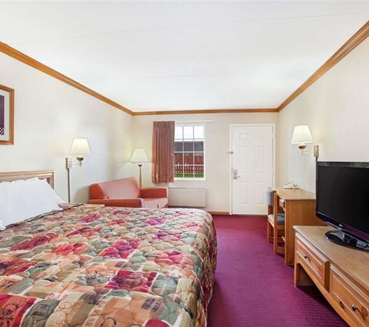 Days Inn by Wyndham Auburn