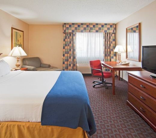 Country Inn & Suites by Radisson, Auburn, IN