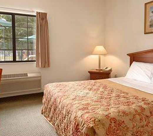 Days Inn & Suites by Wyndham Cambridge