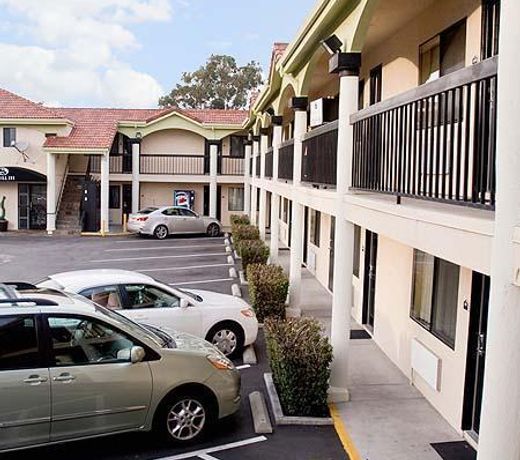 Bayhill Inn