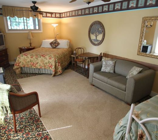 Waters View Inn