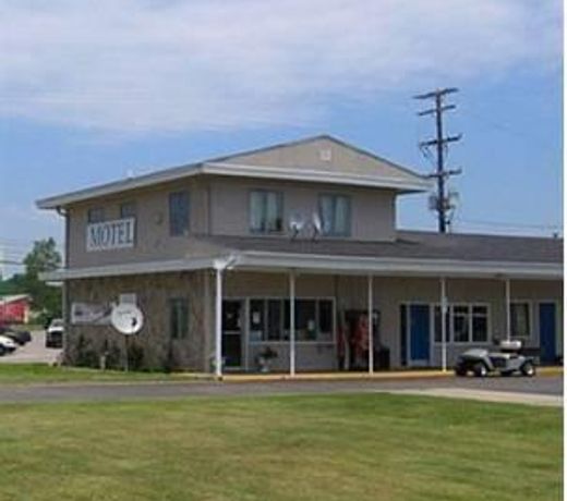Great Lakes Inn & Suites