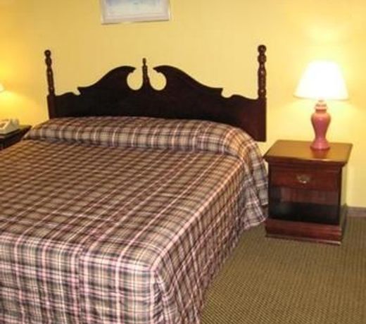 Great Lakes Inn & Suites