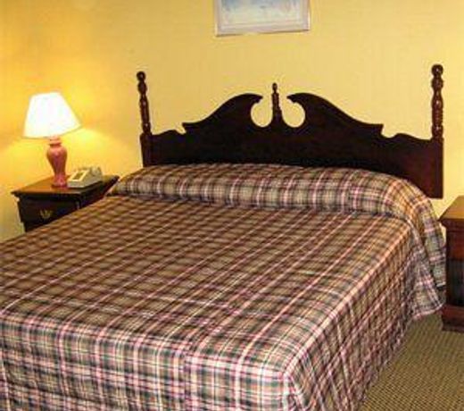 Great Lakes Inn & Suites