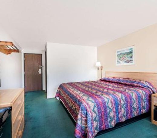 Super 8 by Wyndham Belle Fourche SD