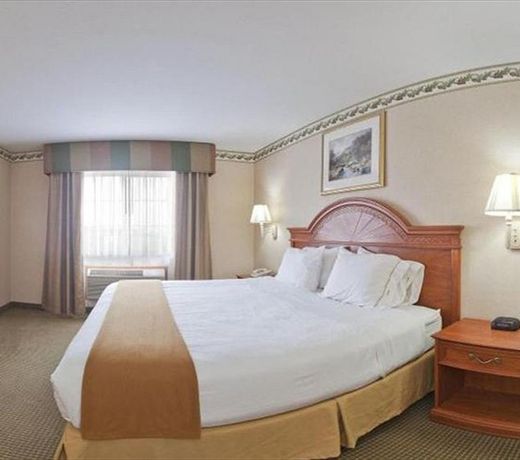 Holiday Inn Express Hotel & Suites Defiance, an IHG Hotel