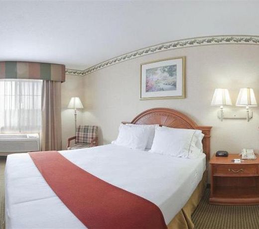 Holiday Inn Express Hotel & Suites Defiance, an IHG Hotel