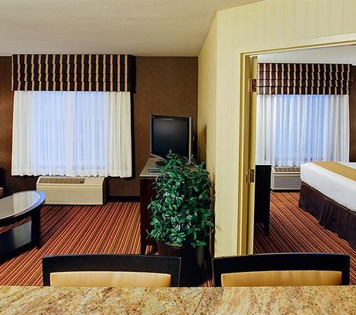 Holiday Inn Express Hotel & Suites Belmont, an IHG Hotel