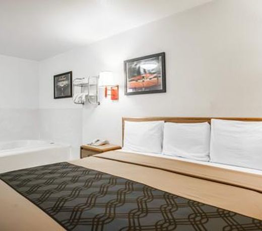 Econo Lodge Truman Inn