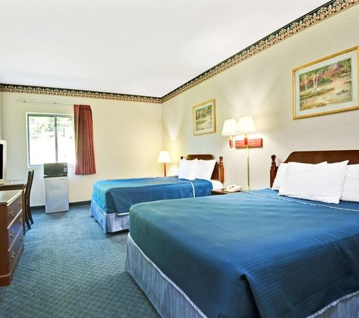 Howard Johnson by Wyndham Bethel