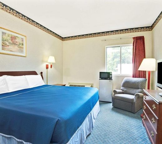 Howard Johnson by Wyndham Bethel