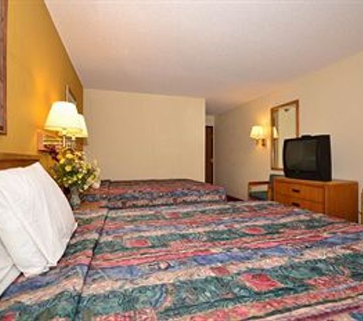 Clarion Pointe Bettendorf - Quad Cities