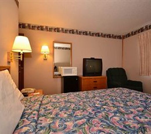 Clarion Pointe Bettendorf - Quad Cities