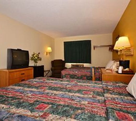 Clarion Pointe Bettendorf - Quad Cities