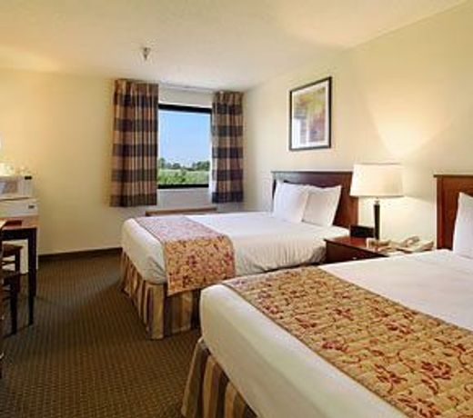 Ramada by Wyndham Bettendorf