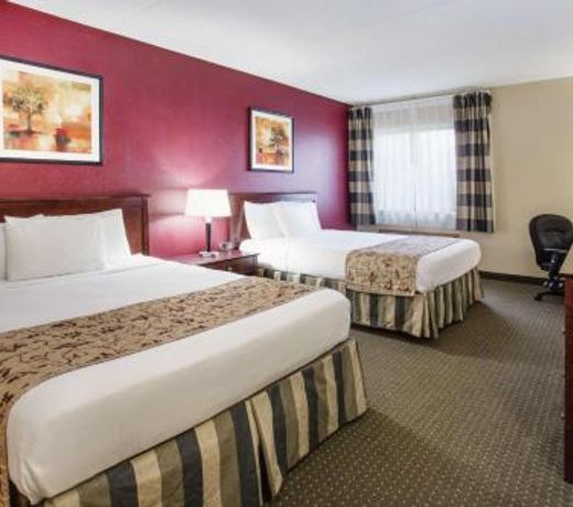 Ramada by Wyndham Bettendorf