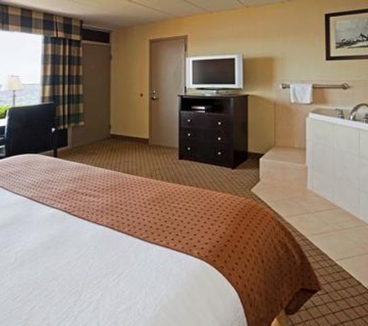 Holiday Inn Detroit Lakes, an IHG Hotel