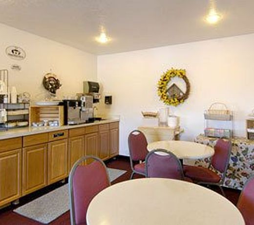 Super 8 by Wyndham Blackfoot - Idaho Falls