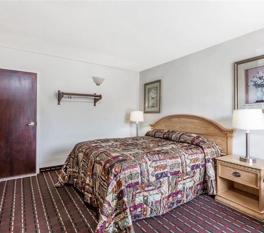 Brentwood Inn & Suites