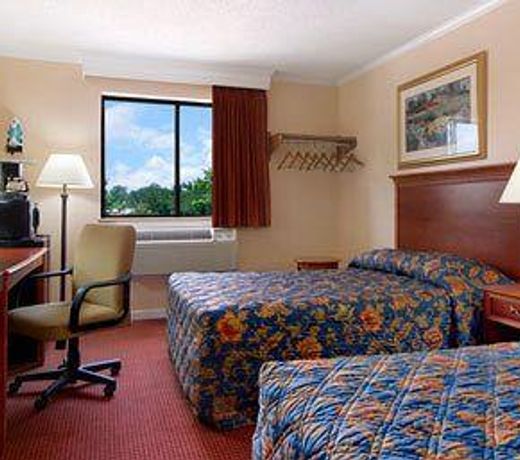 Super 8 by Wyndham Suffolk Tidewater