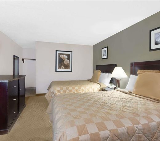 Super 8 by Wyndham Brook Park Cleveland
