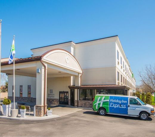 Holiday Inn Express Cleveland Airport - Brook Park, an IHG Hotel