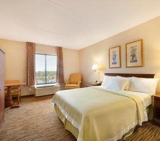 Days Hotel by Wyndham Buffalo Airport