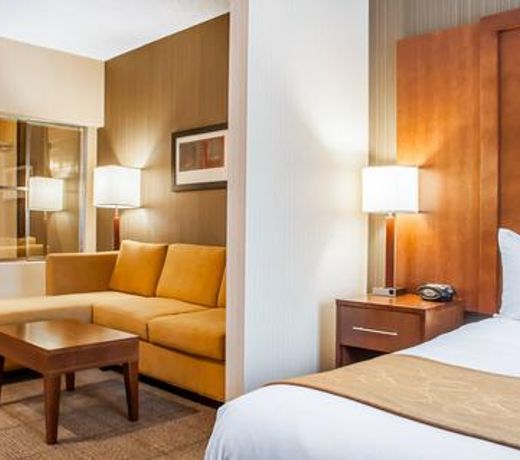 Comfort Suites Buffalo Airport
