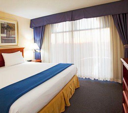 Holiday Inn Express & Suites Buffalo Airport, an IHG Hotel