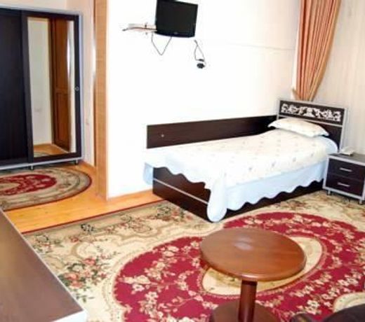 ARAZ HOTEL