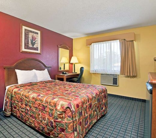 Days Inn by Wyndham Torrington
