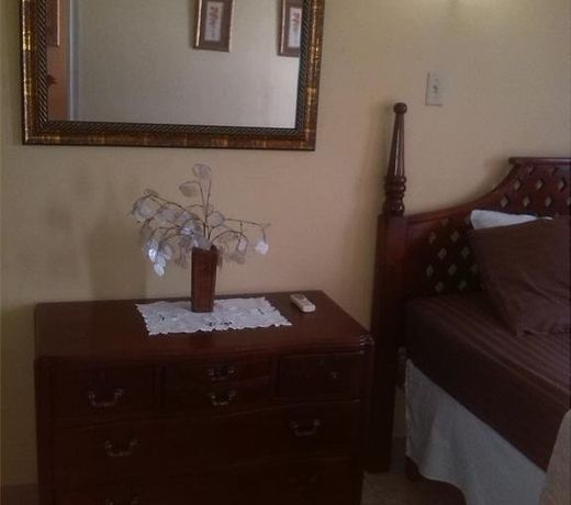 New Kingston Charming & Pristine